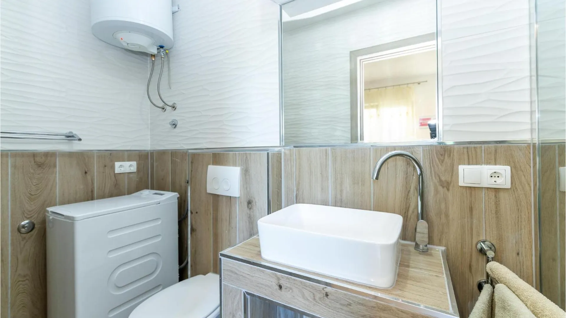 Amazing Apartment In Karin Gornji With Kitchen Gornji Karin 0*,